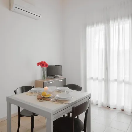 Stylish Le Fontane 2 Bedrapt T6 Sleeps 6 וילסימיוס