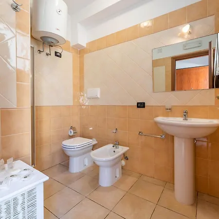 Stylish Le Fontane 2 Bedrapt T6 Sleeps 6 アパート